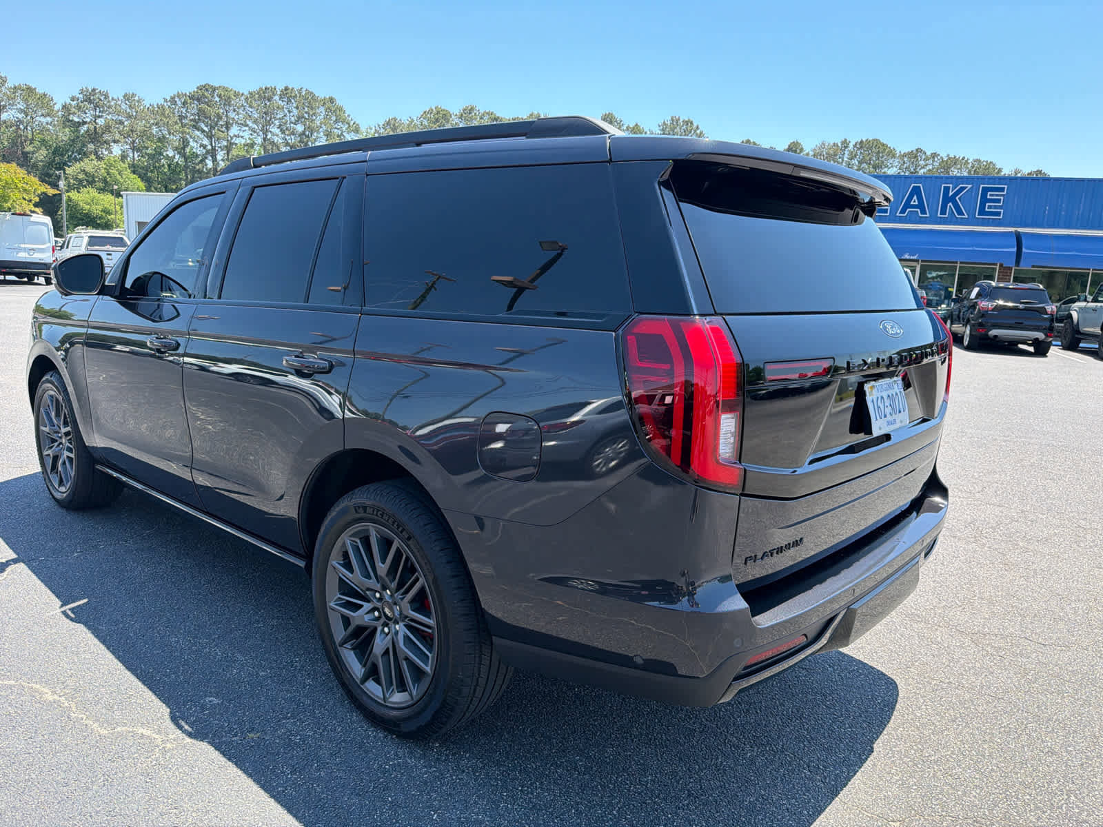Used 2025 Ford Expedition Platinum w/ Stealth Performance Package AWD/4WD image 5