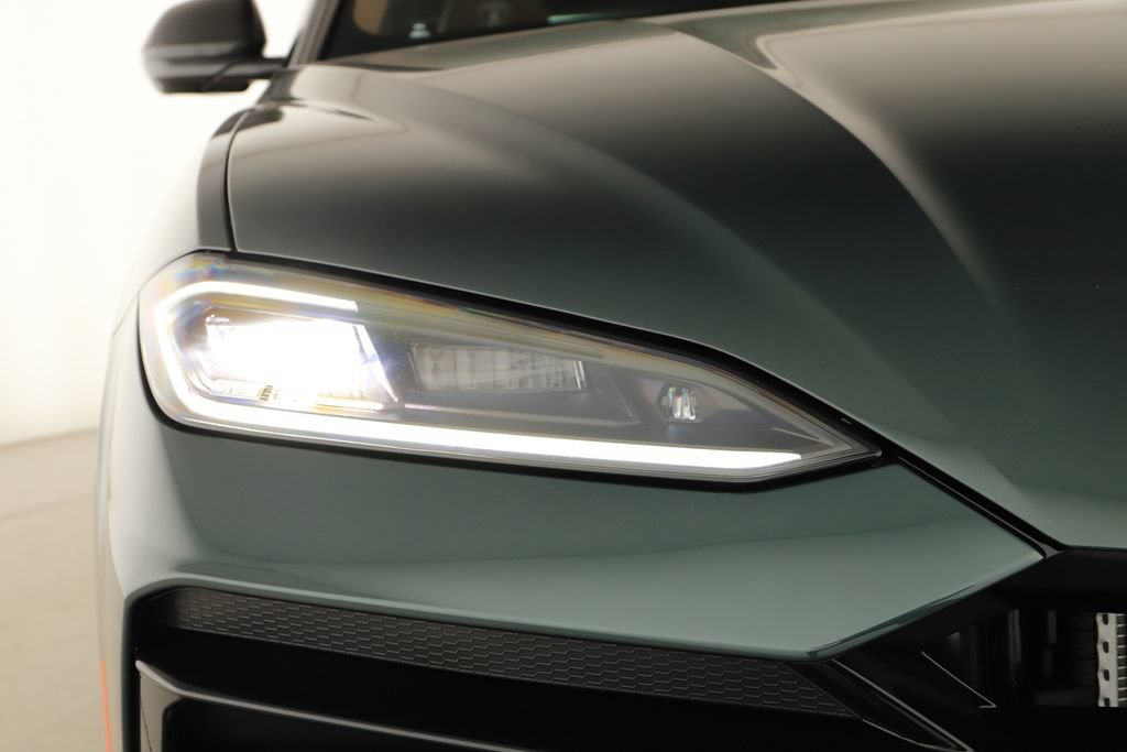 Used 2025 Lamborghini Urus SE AWD/4WD image 43