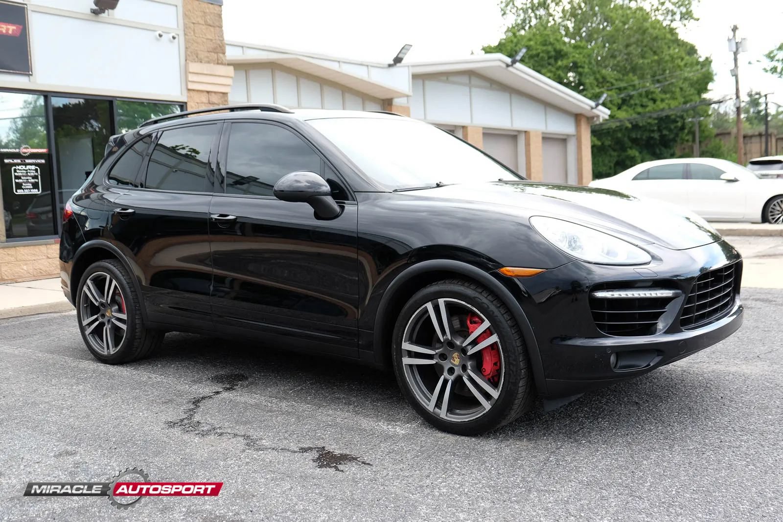 Used 2014 Porsche Cayenne Turbo AWD/4WD image 9