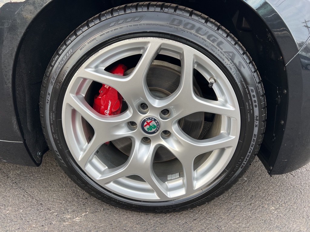 Used 2018 Alfa Romeo Giulia Ti w/ TI Leather Package AWD/4WD image 22
