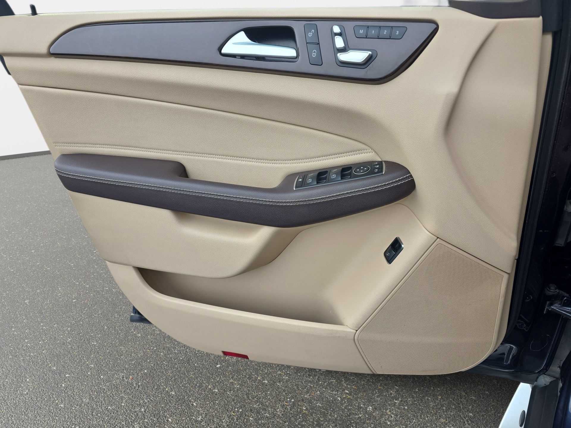 Certified 2018 Mercedes-Benz GLE 350 4MATIC image 25