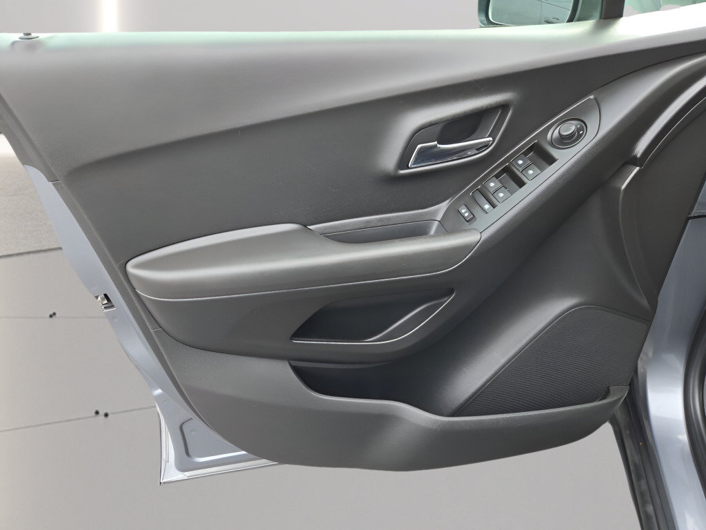 Certified 2019 Chevrolet Trax LT w/ LT Convenience Package FWD image 24