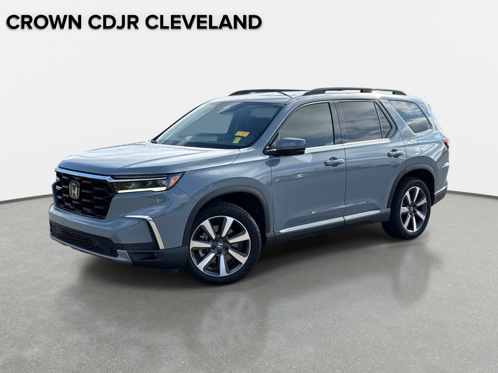 Used 2024 Honda Pilot Touring image 1