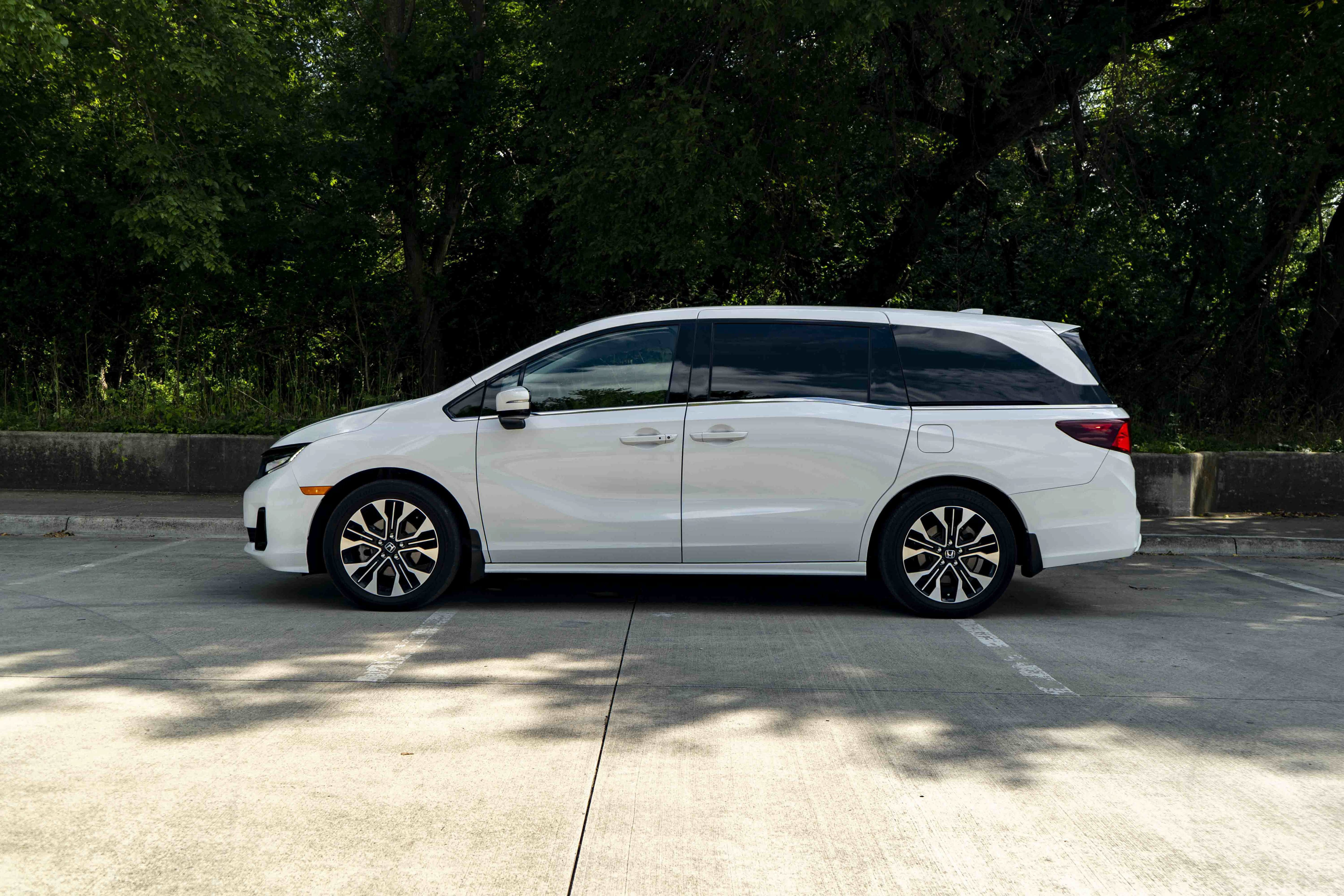 Certified 2025 Honda Odyssey Elite image 6