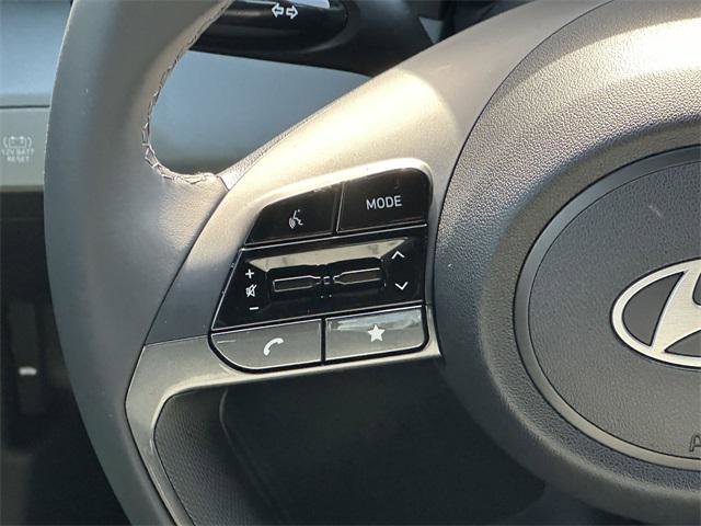 New 2025 Hyundai Elantra Limited image 24