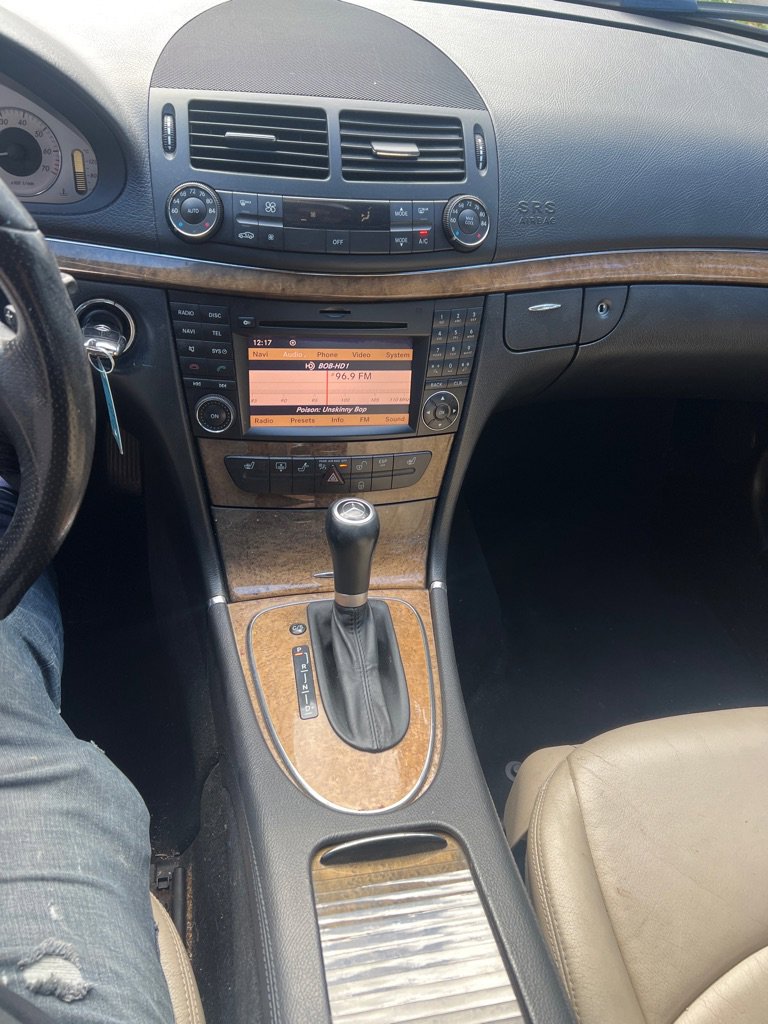 Used 2009 Mercedes-Benz E 350 4MATIC Sedan image 9