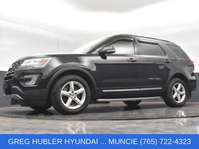 Used 2017 Ford Explorer XLT w/ Equipment Group 202A AWD/4WD image 24