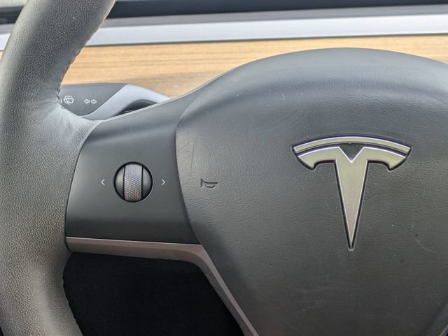 Used 2022 Tesla Model Y Long Range AWD/4WD image 18