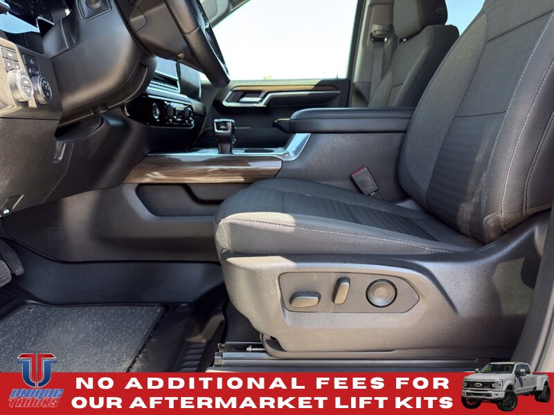 Used 2023 Chevrolet Silverado 1500 RST w/ Redline Edition AWD/4WD image 18