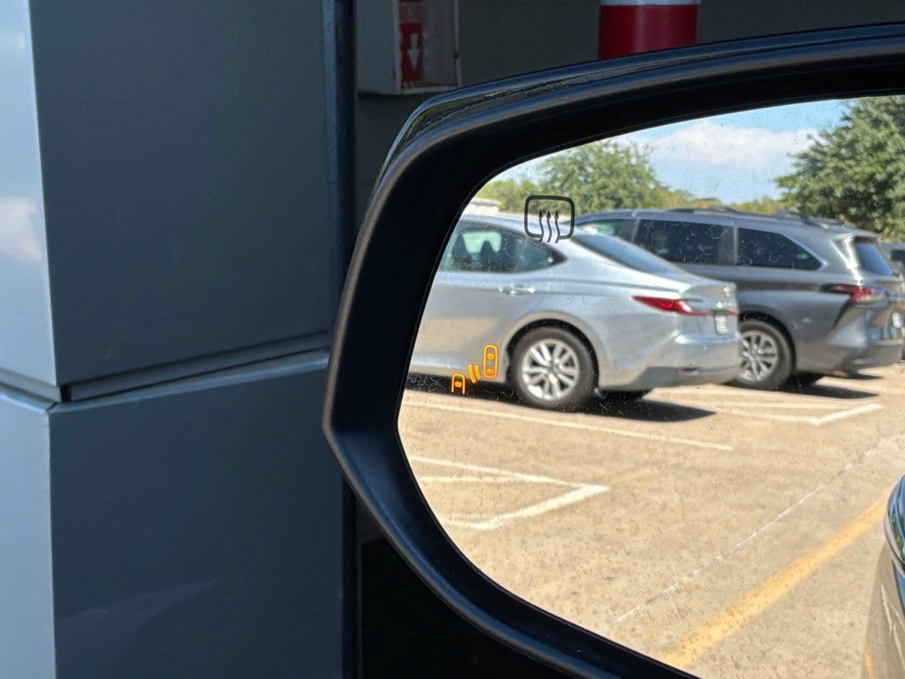 Used 2024 Toyota Sienna XLE FWD image 25