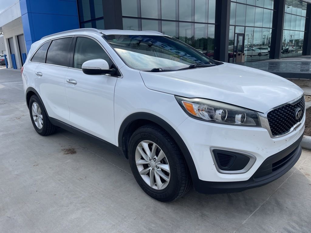 Used 2017 Kia Sorento FWD w/ LX Convenience Package image 3