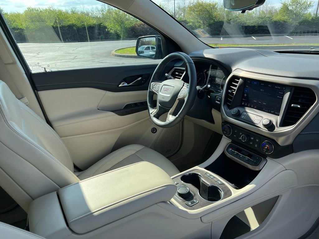 Used 2023 GMC Acadia Denali w/ Denali Technology Package image 9