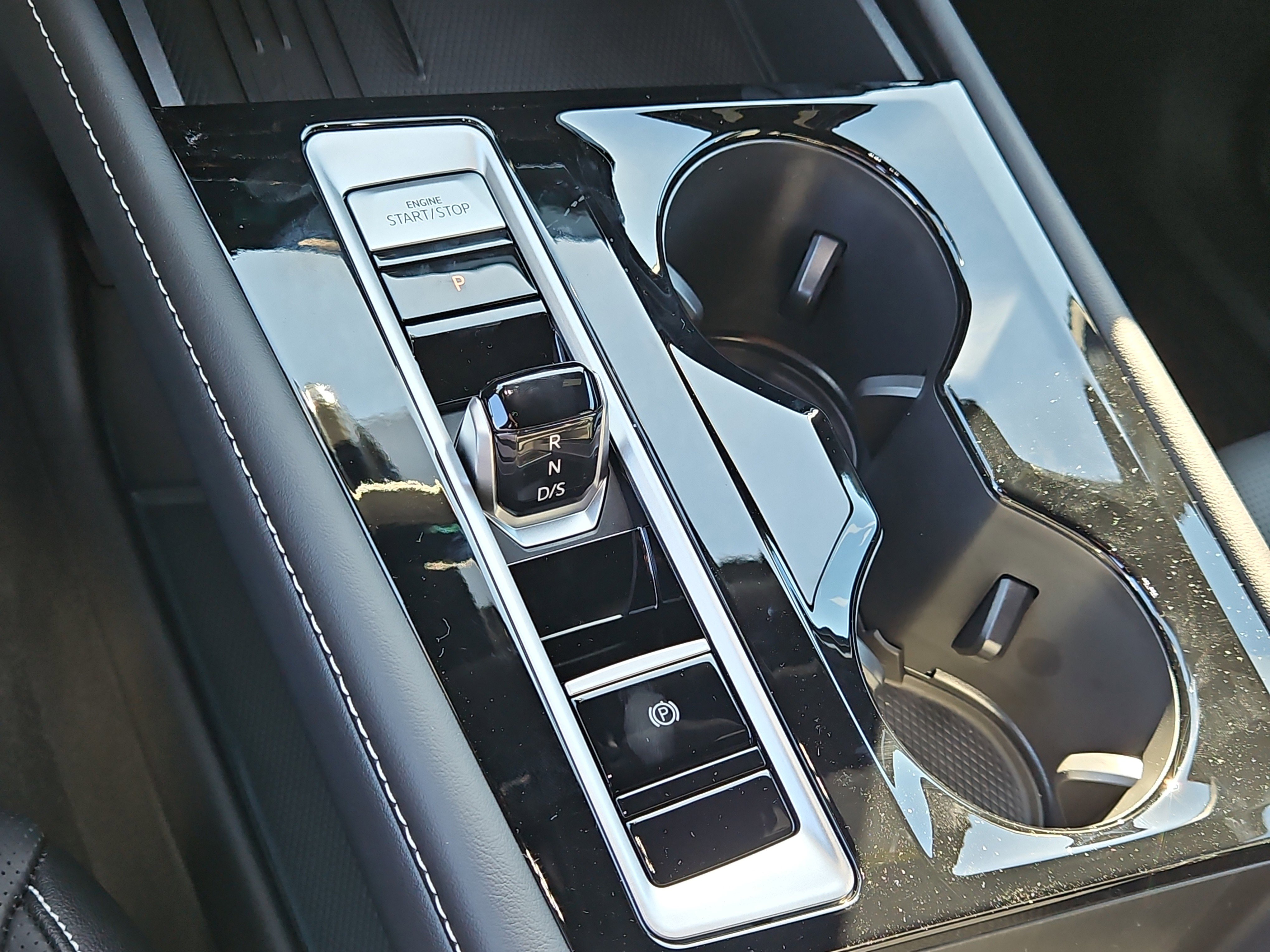 New 2026 Volkswagen Atlas Cross Sport SEL R-Line image 18