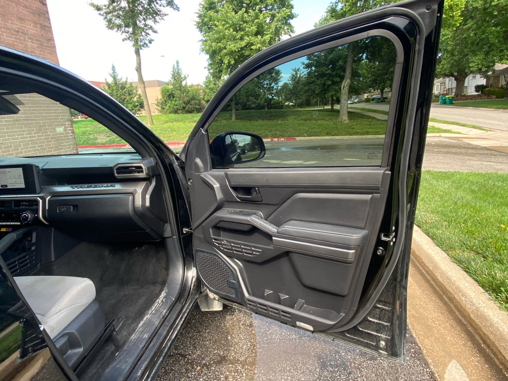Used 2024 Toyota Tacoma SR5 AWD/4WD image 26