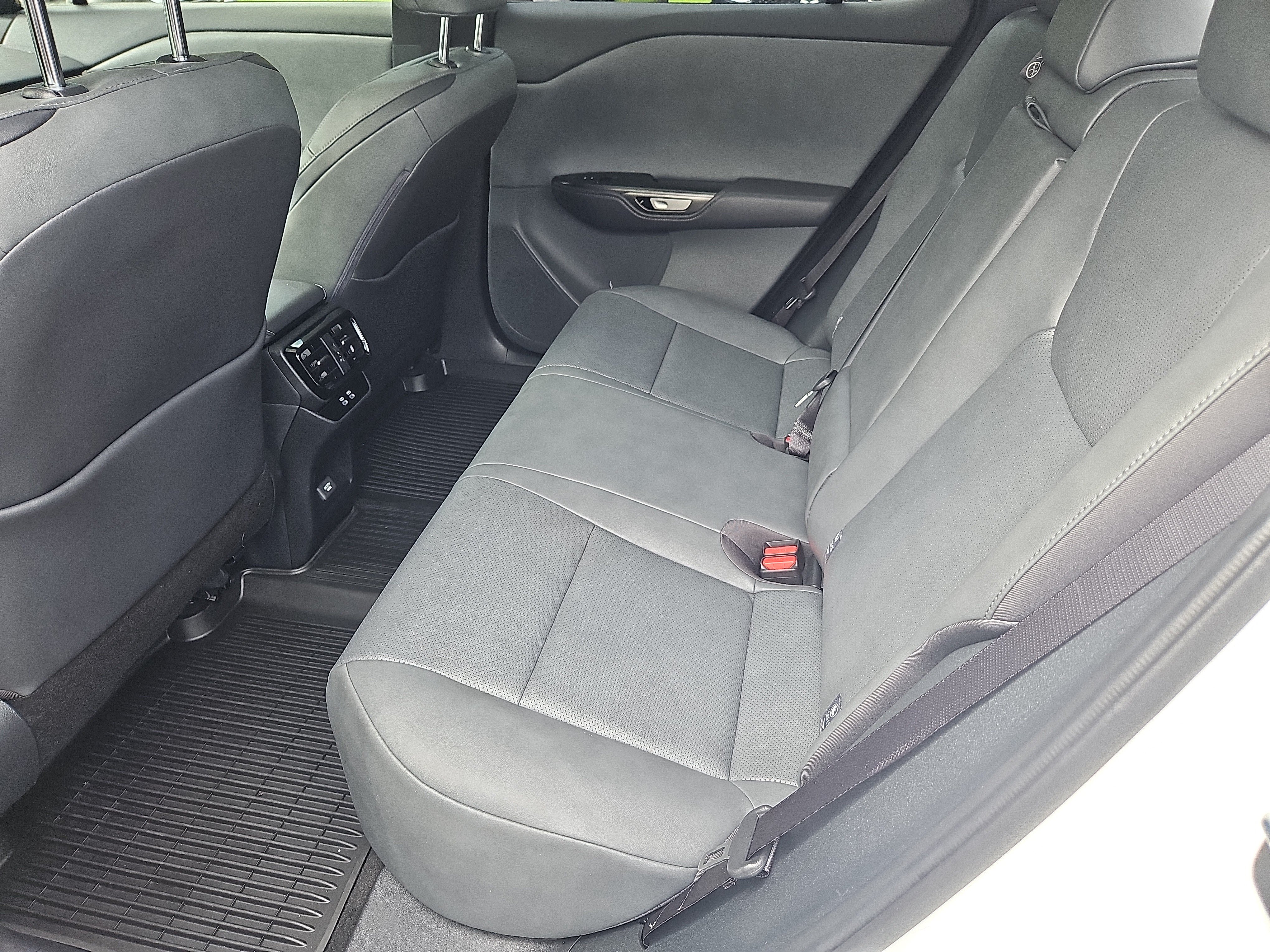 Used 2025 Lexus RZ 450e w/ Technology Package AWD/4WD image 33
