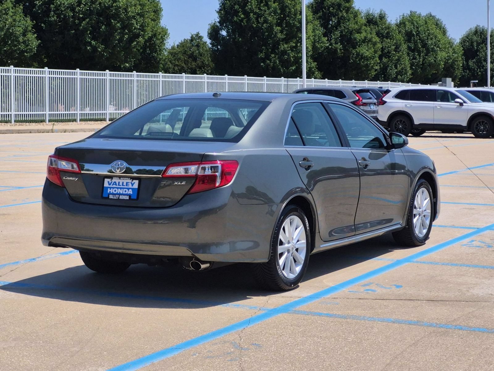 Used 2012 Toyota Camry XLE w/ Leather Pkg FWD image 6