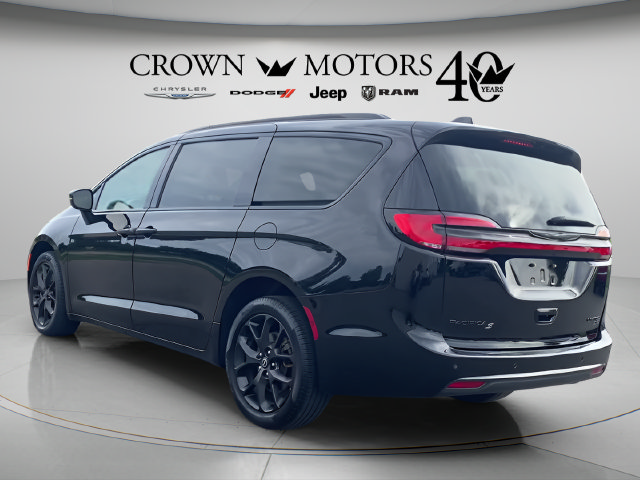 Used 2025 Chrysler Pacifica Limited AWD/4WD image 7