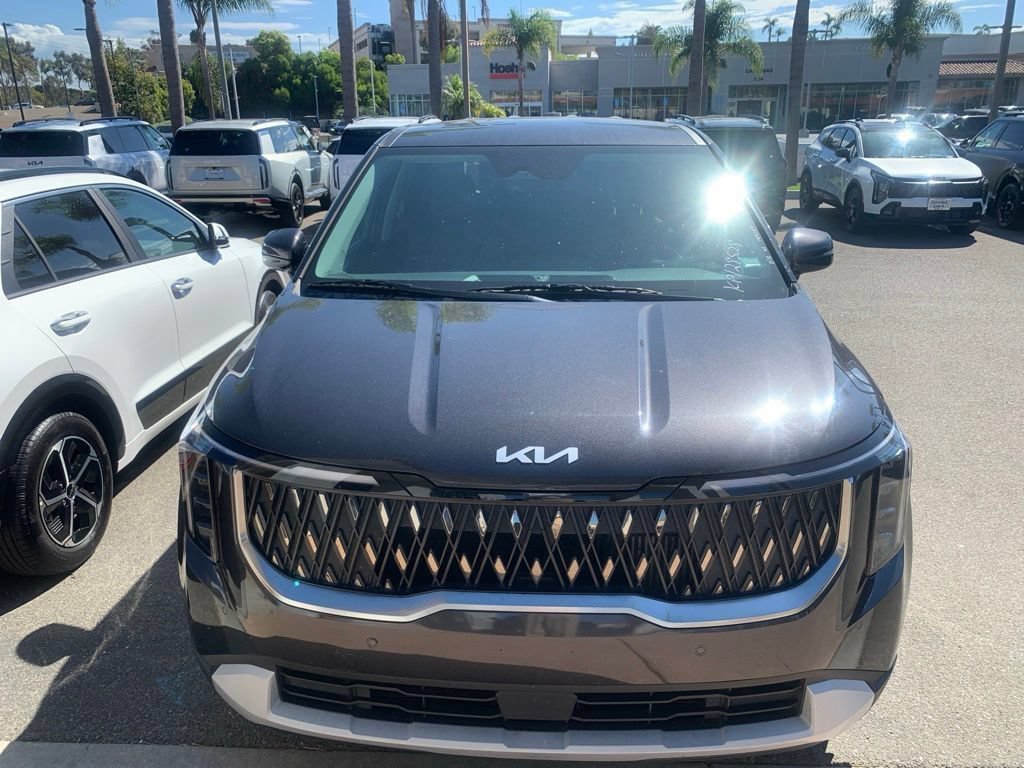 Certified 2026 Kia Carnival LXS FWD image 3