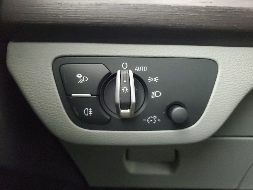 Used 2024 Audi Q5 2.0T Premium w/ Convenience Package image 35