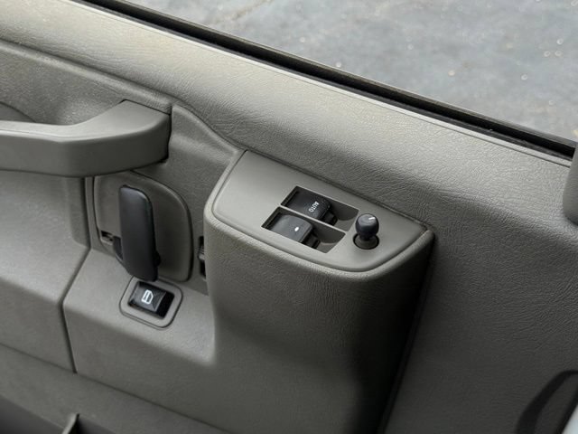 Used 2017 GMC Savana 3500 Extended RWD image 16