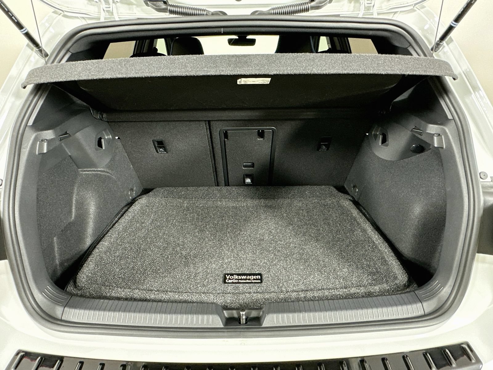 Used 2024 Volkswagen Golf R AWD/4WD image 39