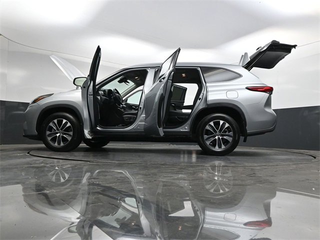 Used 2023 Toyota Highlander L image 45