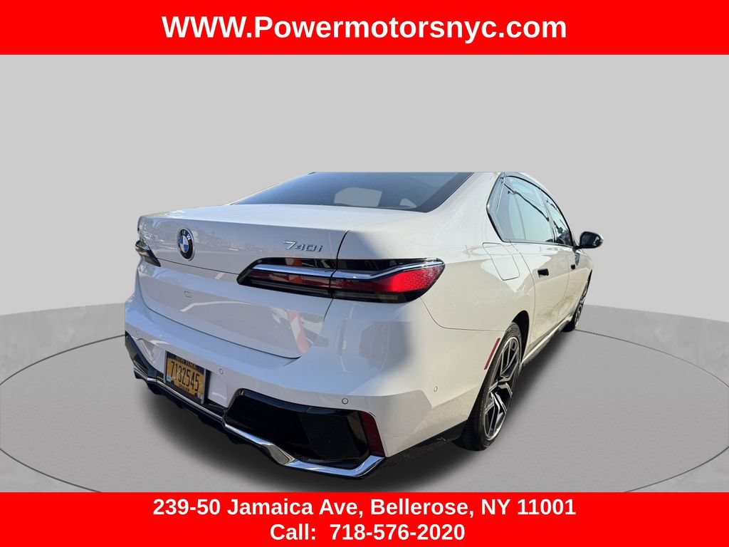 Used 2024 BMW 740i xDrive AWD/4WD image 9