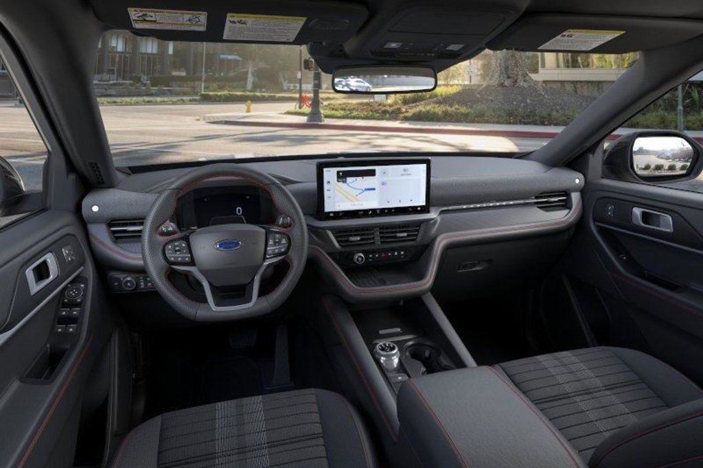 Used 2025 Ford Explorer ST-Line w/ Premium Package RWD image 9