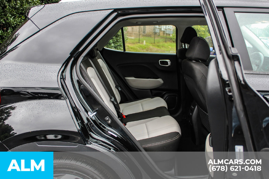 Used 2025 Hyundai Venue SEL FWD image 18