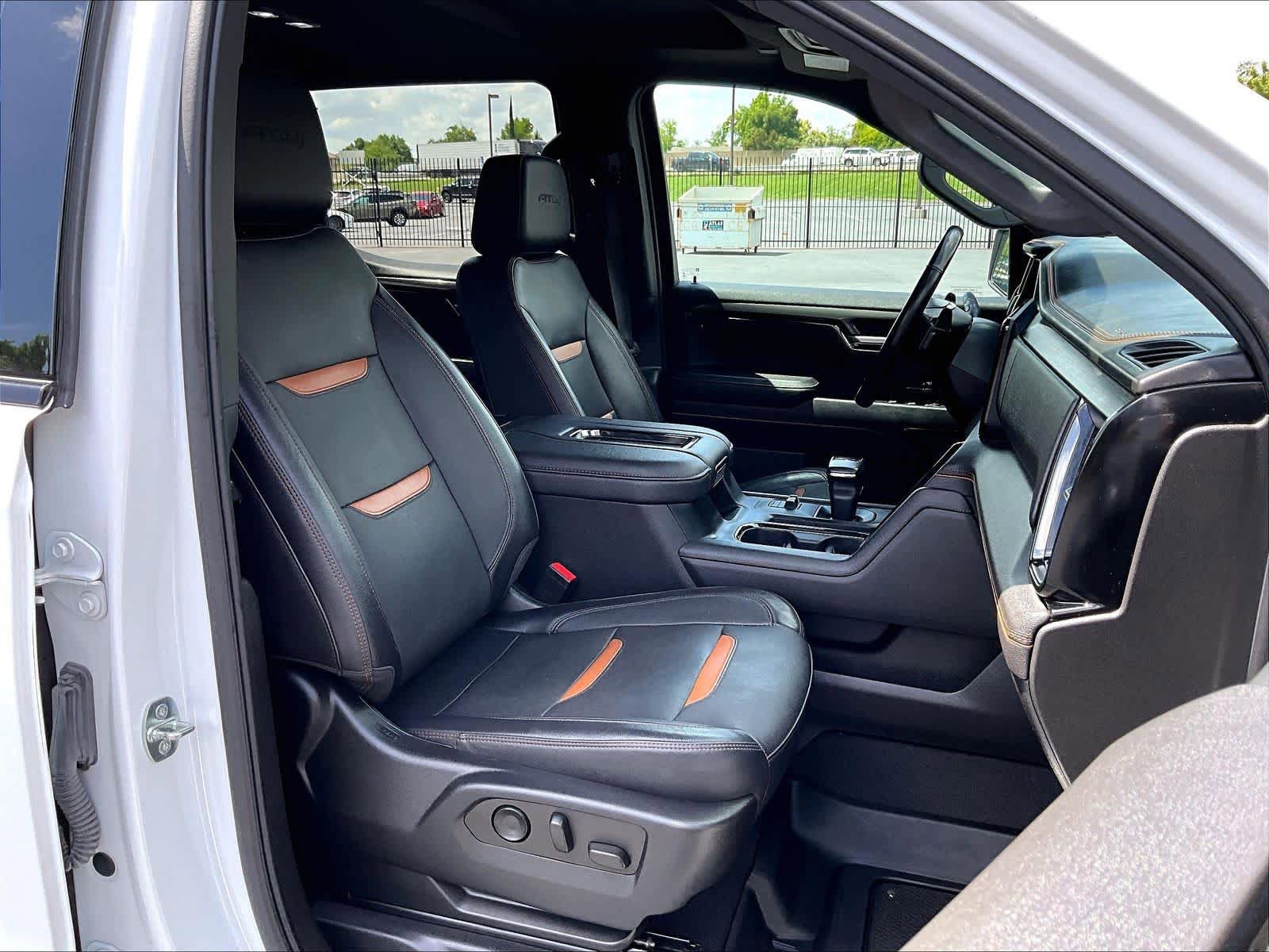 Used 2022 GMC Sierra 1500 AT4 w/ AT4 Premium Package AWD/4WD image 9