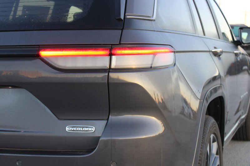 New 2023 Jeep Grand Cherokee Overland w/ Luxury Tech Group IV image 5