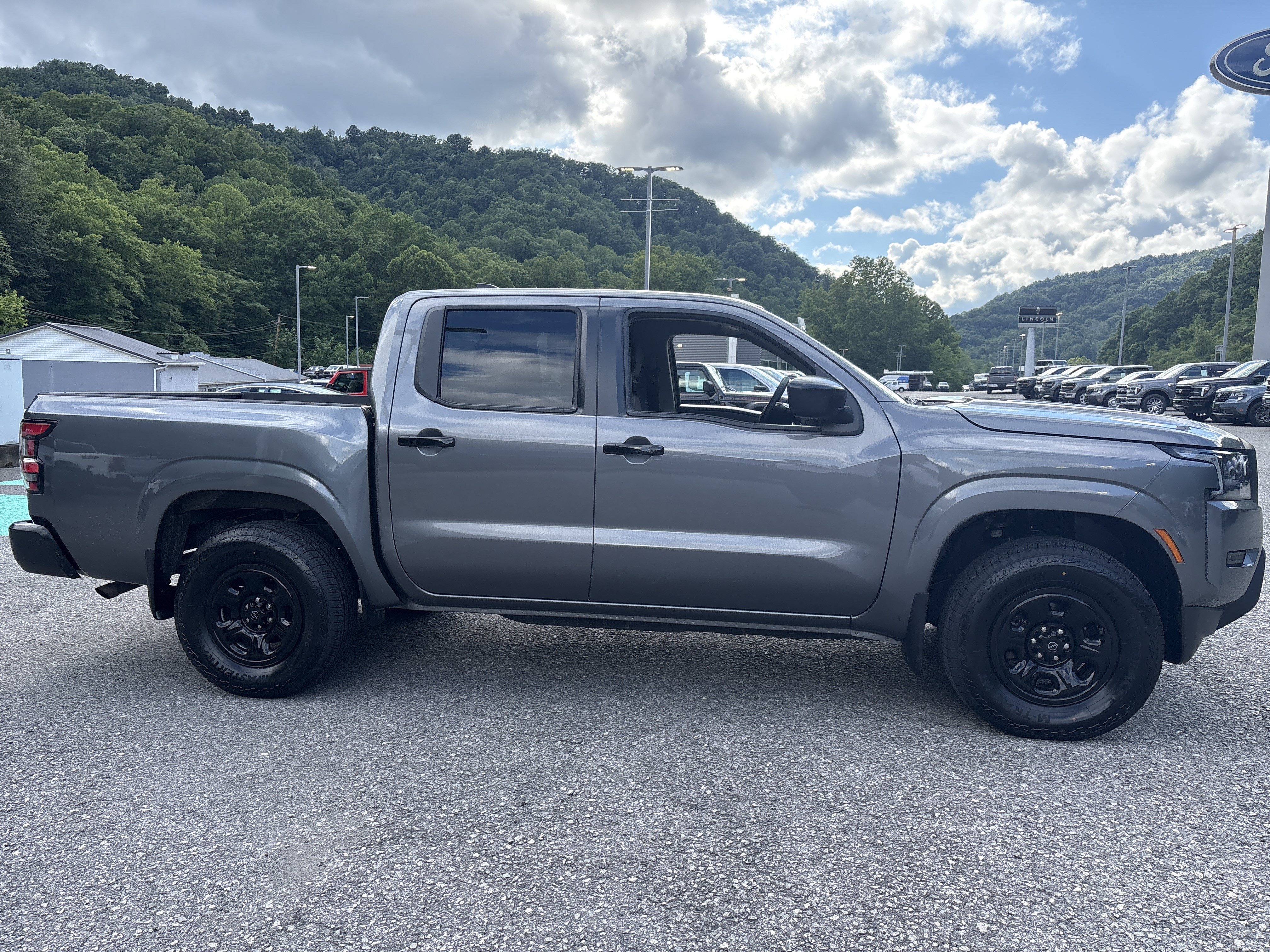 Used 2024 Nissan Frontier S w/ Technology Package AWD/4WD image 3