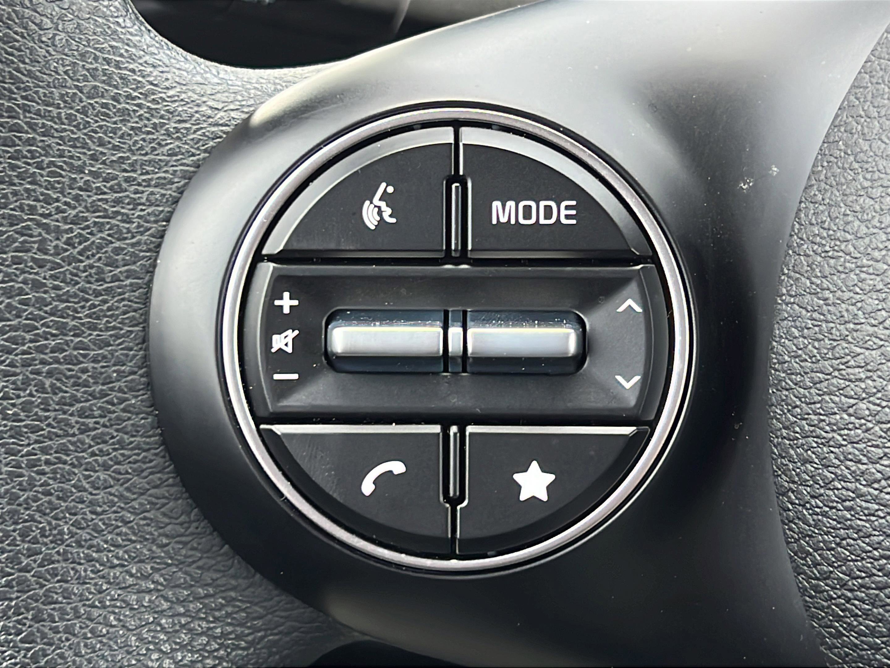 Certified 2025 Kia Soul LX w/ LX Technology Package FWD image 18