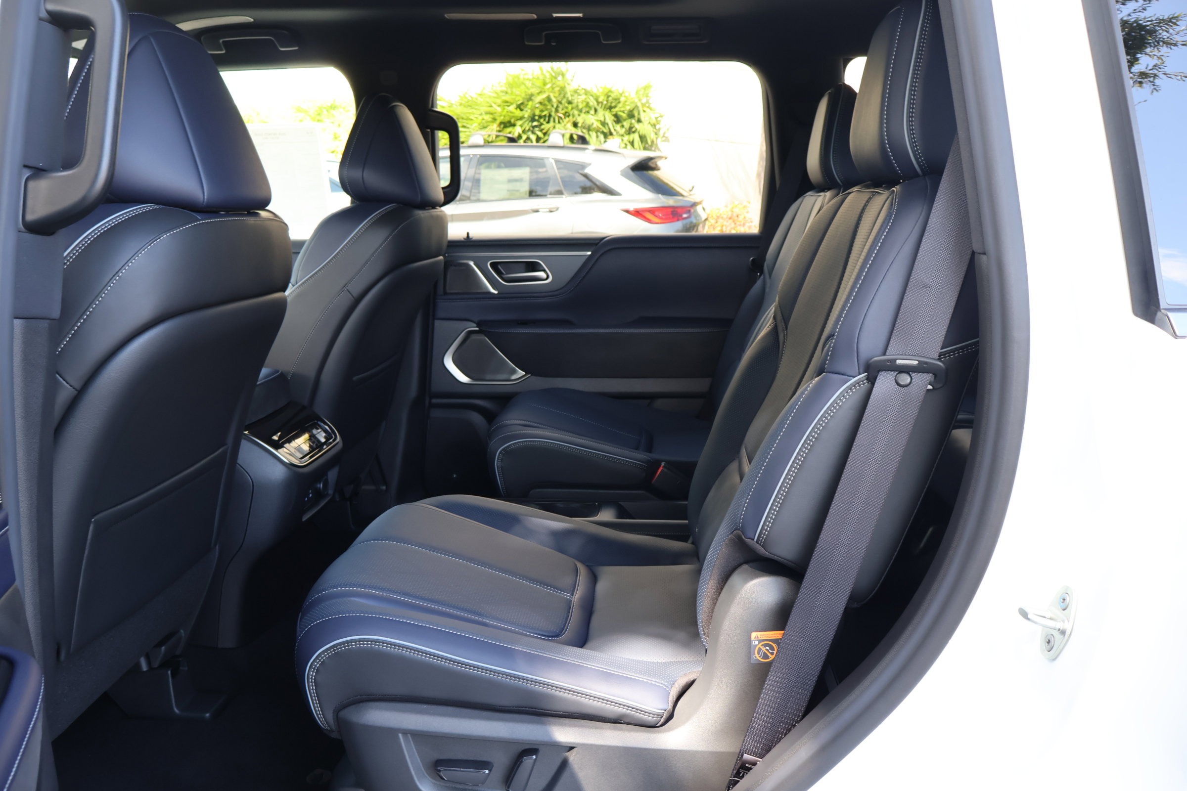 New 2026 INFINITI QX80 4WD image 16