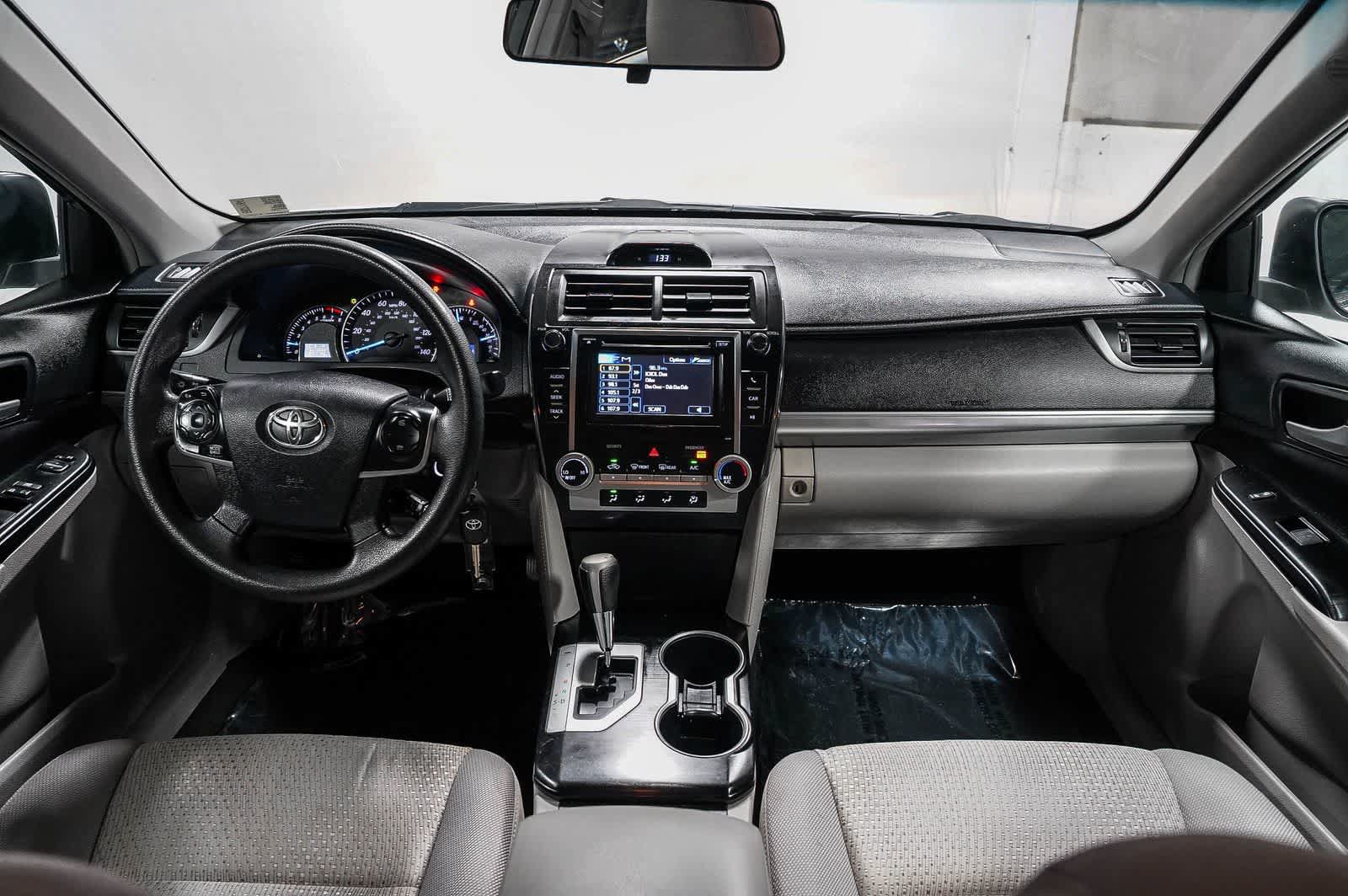 Used 2014 Toyota Camry LE FWD image 12