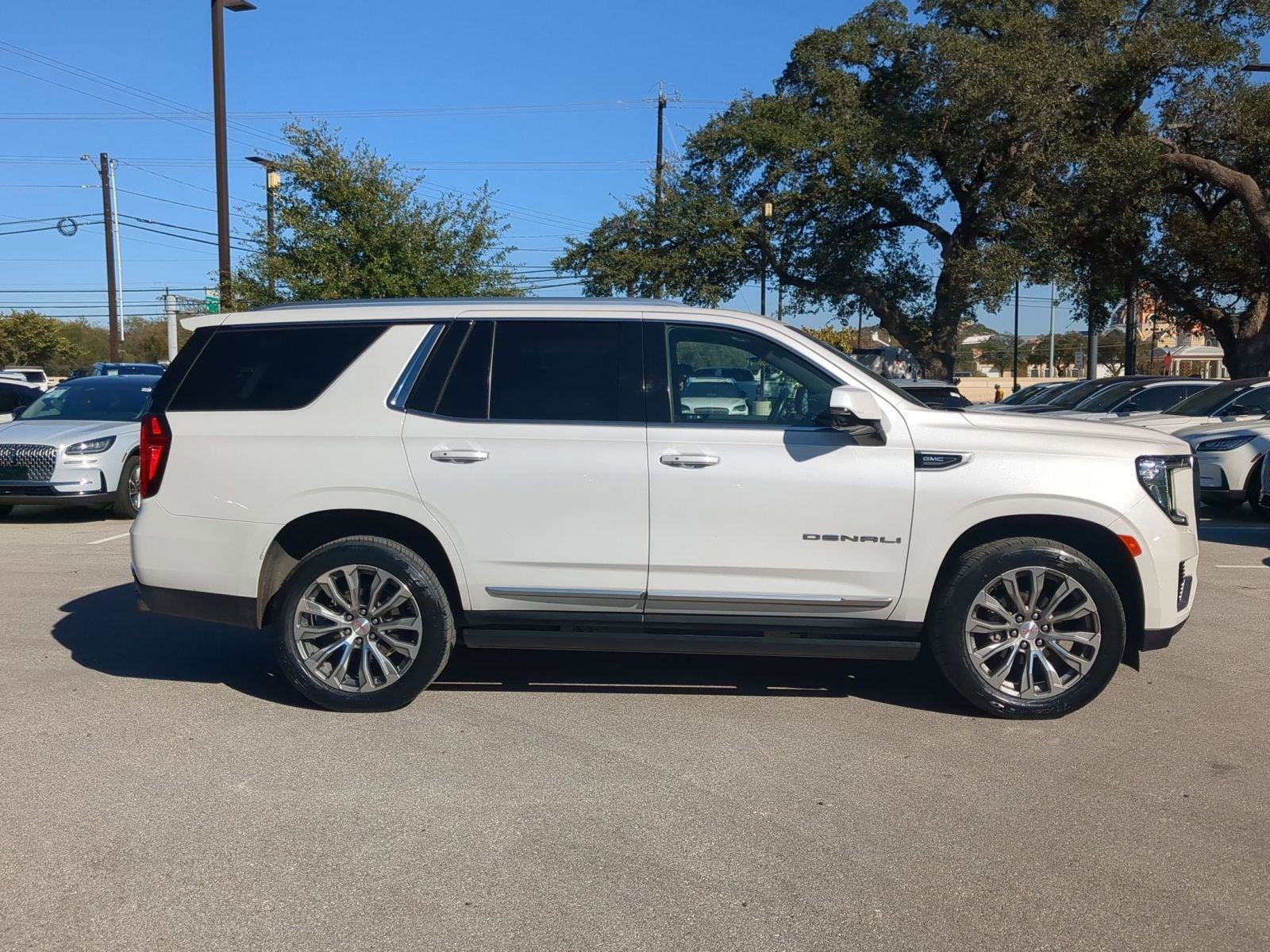 Used 2021 GMC Yukon Denali w/ Denali Premium Package image 2