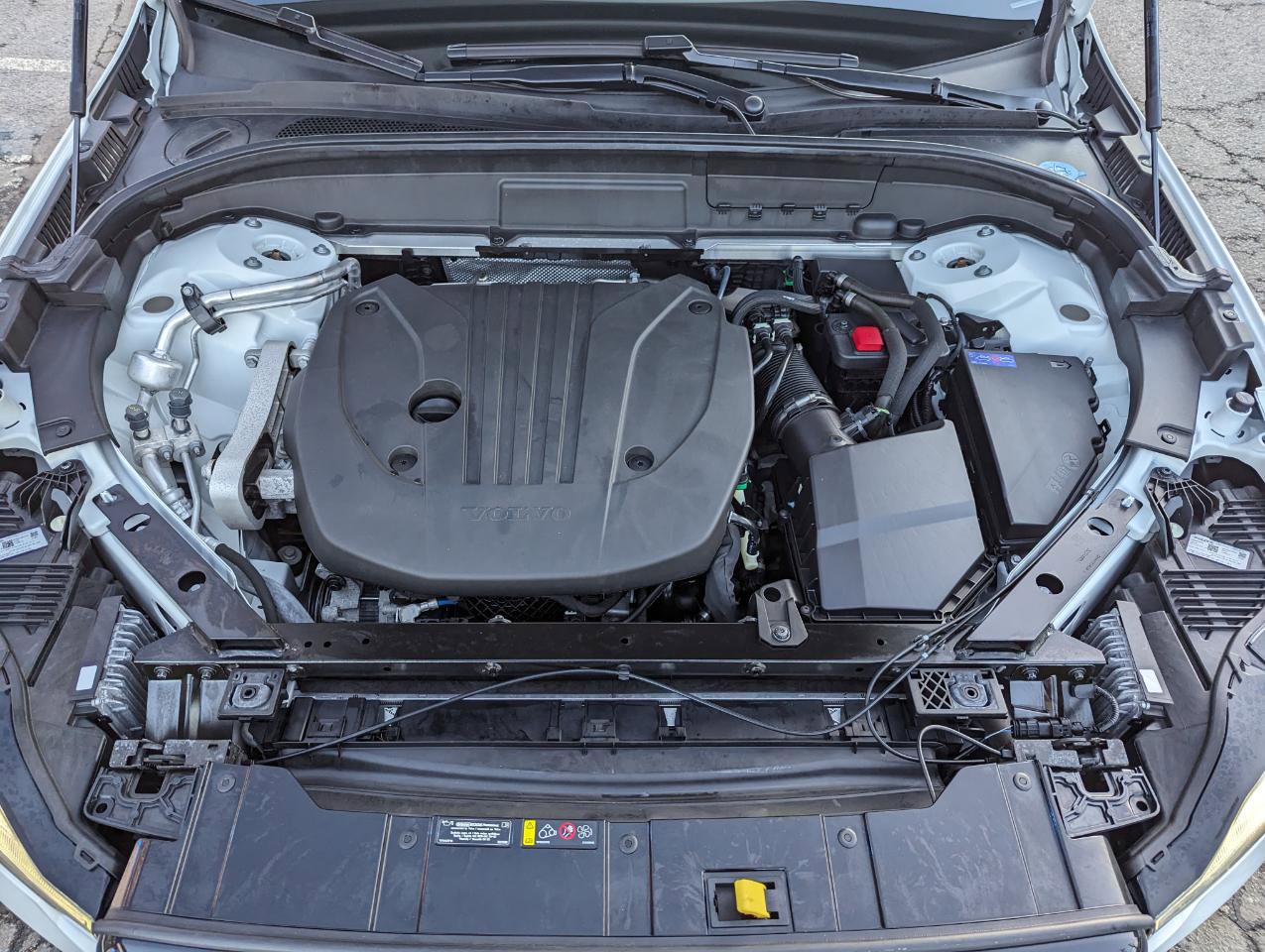 Used 2022 Volvo XC60 B5 R-Design w/ Advanced Package image 48