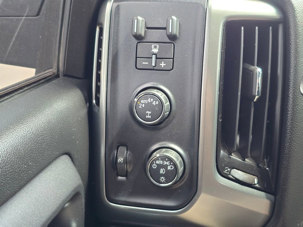 Used 2017 Chevrolet Silverado 1500 LT w/ All Star Edition AWD/4WD image 29