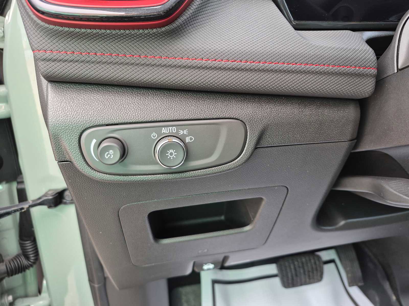 Used 2024 Chevrolet TrailBlazer RS w/ Driver Confidence Package image 13