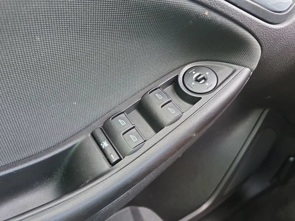 Used 2014 Ford Focus SE w/ SE Sport Package FWD image 26