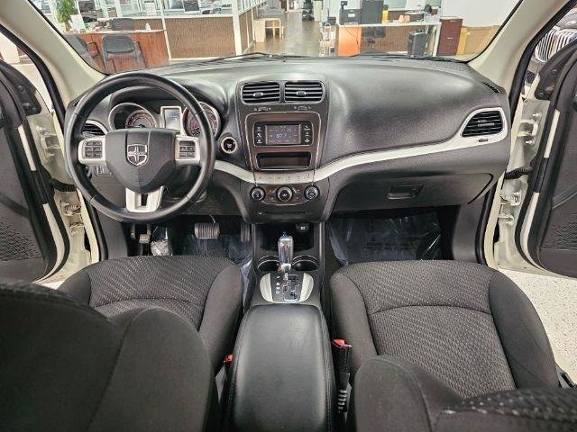 Used 2018 Dodge Journey SE w/ Connectivity Group FWD image 9