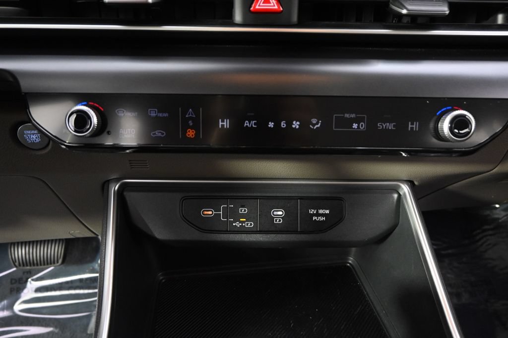 Used 2026 Kia Carnival FWD image 32