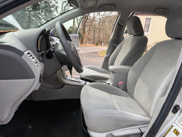 Used 2010 Toyota Corolla image 37