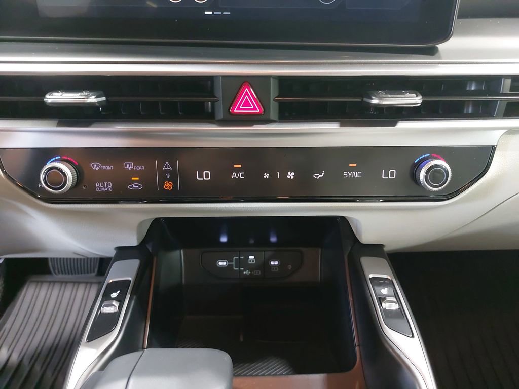 Used 2025 Kia Sorento S FWD image 40