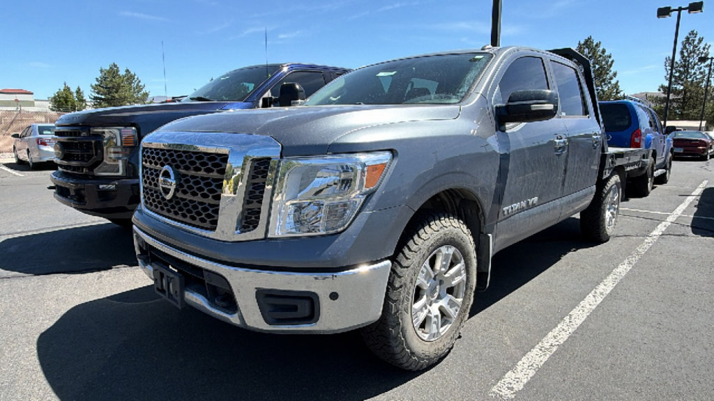 Used 2018 Nissan Titan SV w/ SV Convenience Package AWD/4WD image 4