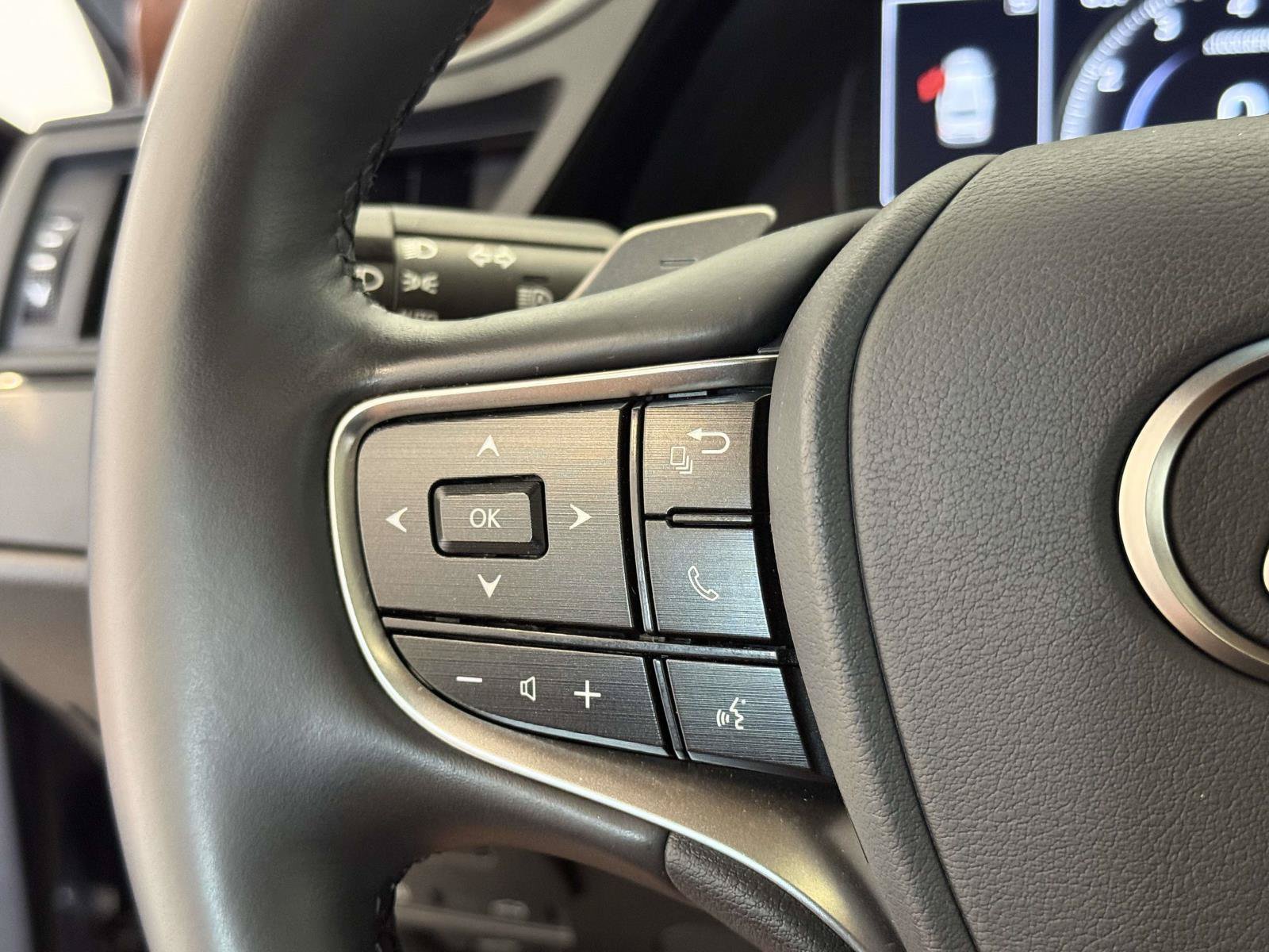Certified 2024 Lexus ES 350 w/ Premium Package FWD image 33
