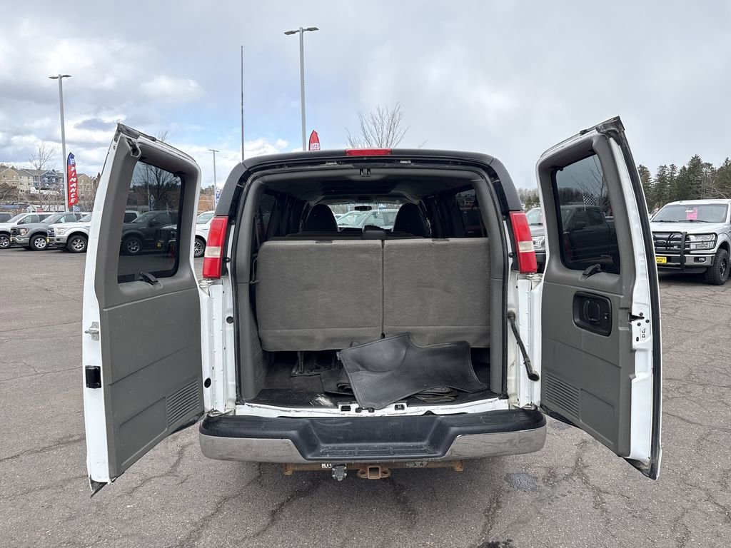 Used 2010 Chevrolet Express 3500 LT w/ LT Preferred Equipment Group RWD image 15