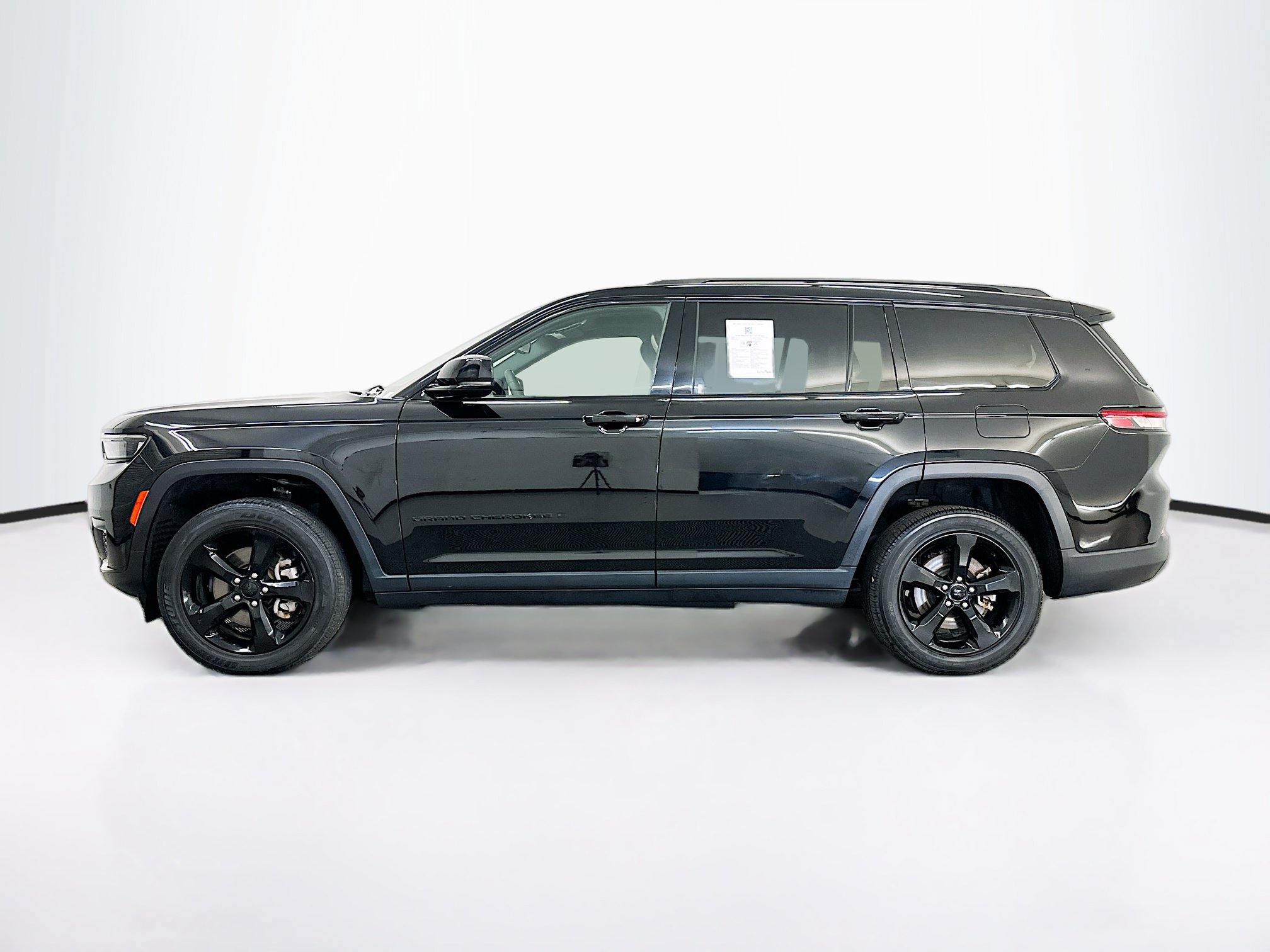 Used 2023 Jeep Grand Cherokee L Laredo AWD/4WD image 4