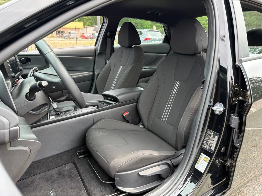 Used 2025 Hyundai Elantra Sport FWD image 18