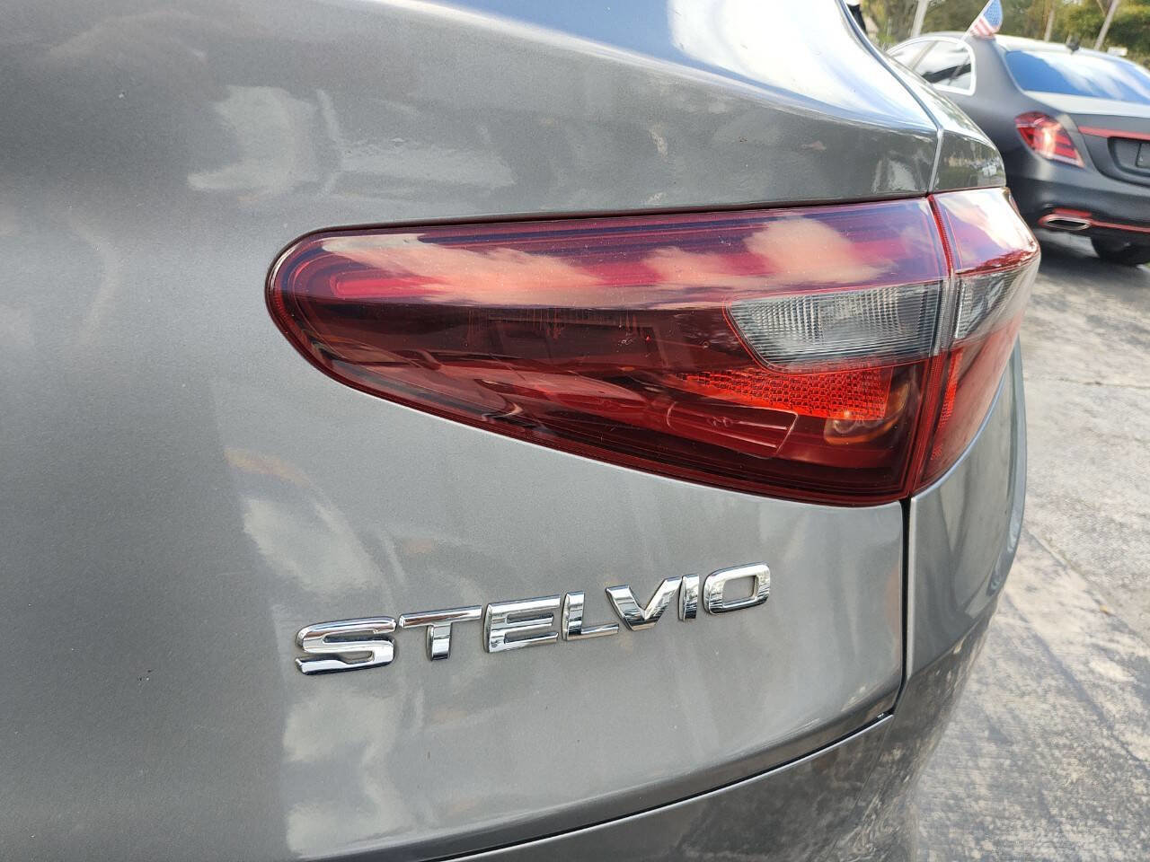 Used 2018 Alfa Romeo Stelvio Ti AWD/4WD image 19